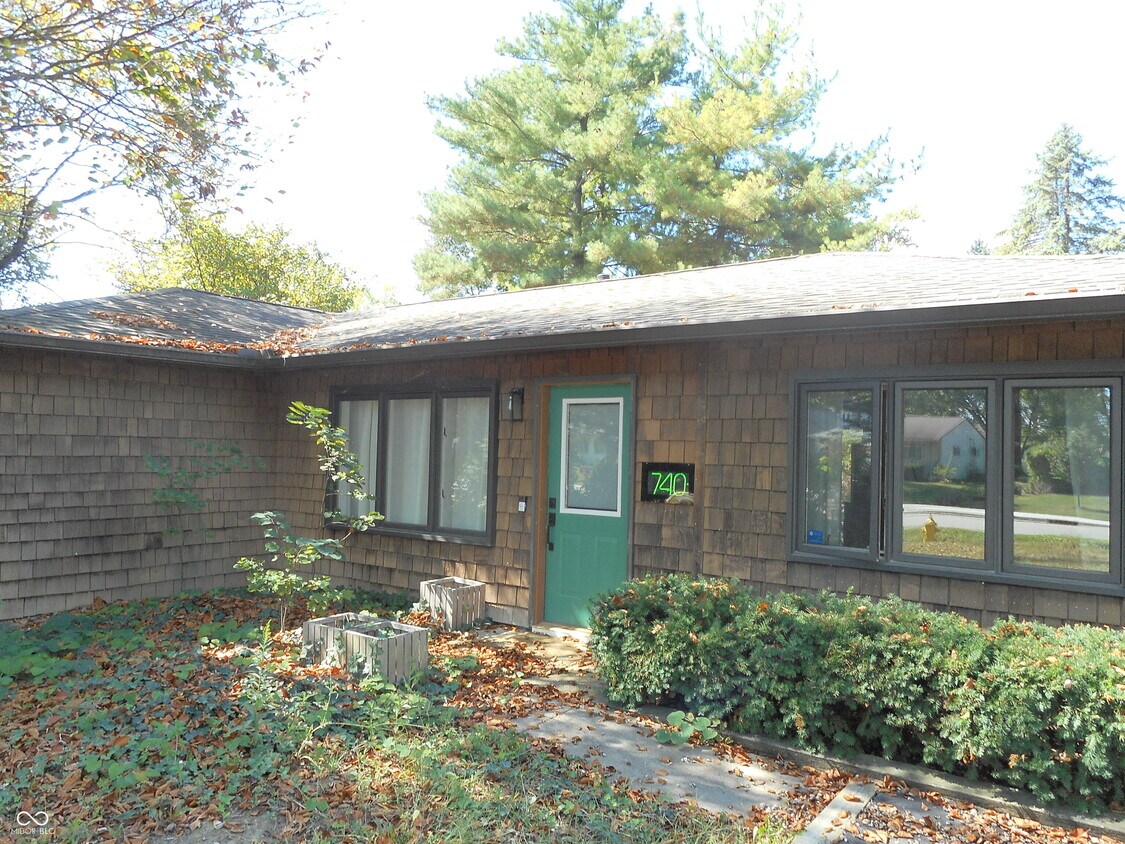 Foto principal - 740 W Auman Dr