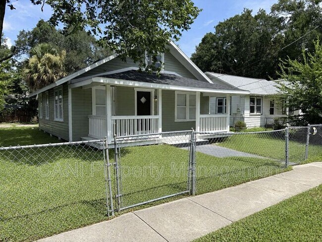 Building Photo - 140 Kingston Ave