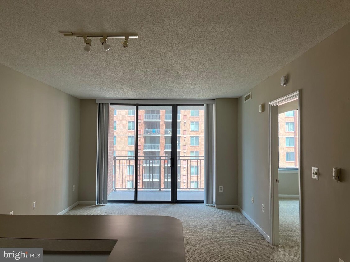 11710 Old Rd Unit 826, North Bethesda, MD 20852 Room for