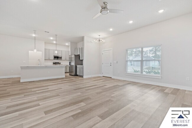 Foto del edificio - 71 Point of Woods Dr