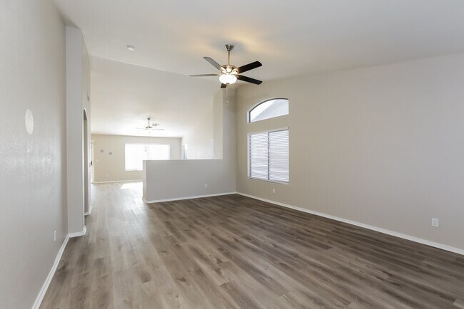 Foto del edificio - 10355 W Sunflower Pl
