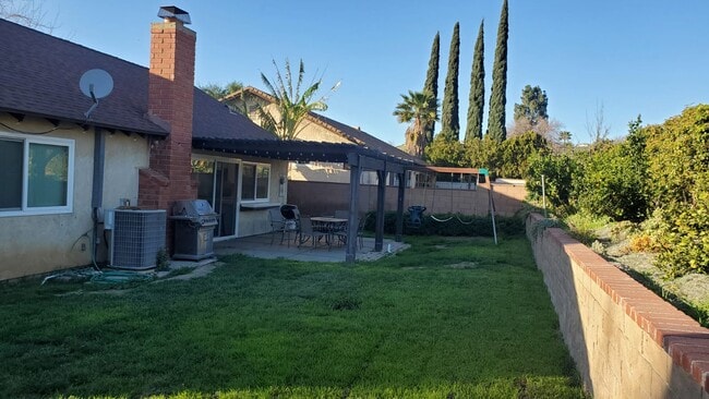 Building Photo - 2270 Yosemite Ave