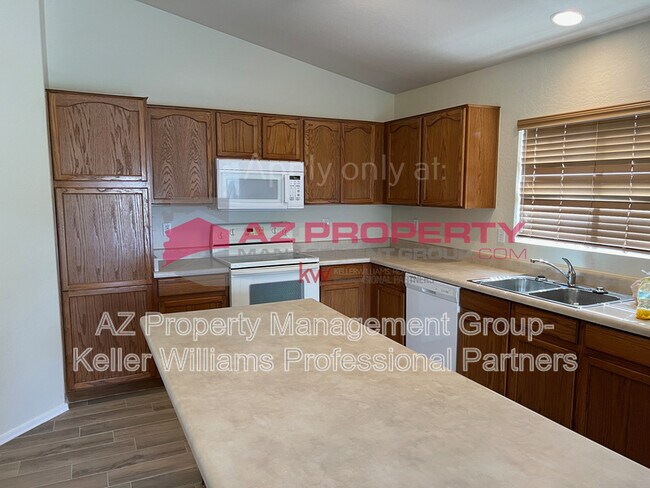 Building Photo - 17848 W Redfield Rd