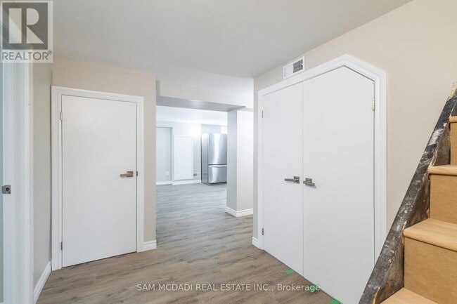 Building Photo - 606 Drymen Crescent