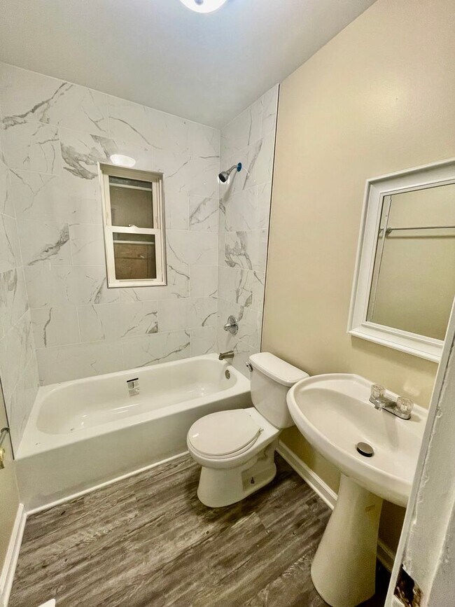 Building Photo - Custer2220-