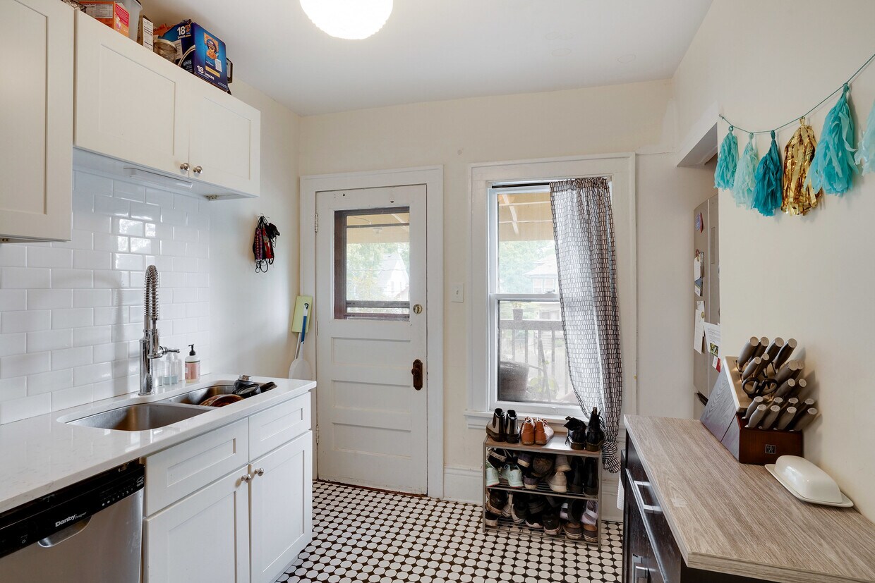Foto principal - 3845 Grand Ave S