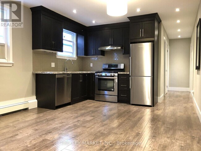 Photo du bâtiment - 211-211 St Clements Ave