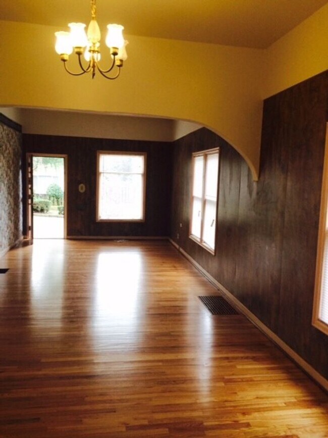 Foto del edificio - SE Portland 2 Bedroom Home!  Must drive by...
