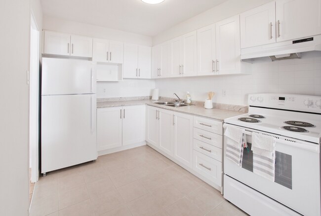 Building Photo - RENOVATED 2BD 1 Bathroom in PRIME ETOBICOKE