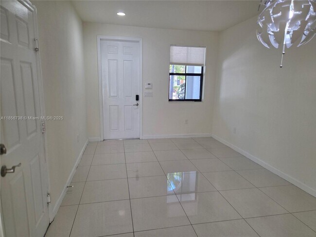 Foto del edificio - 8841 NW 103rd Ave
