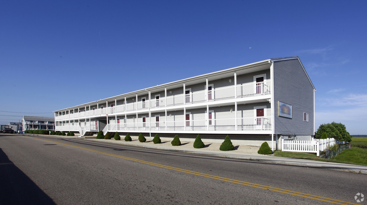 Primary Photo - Sunset View Condominiums