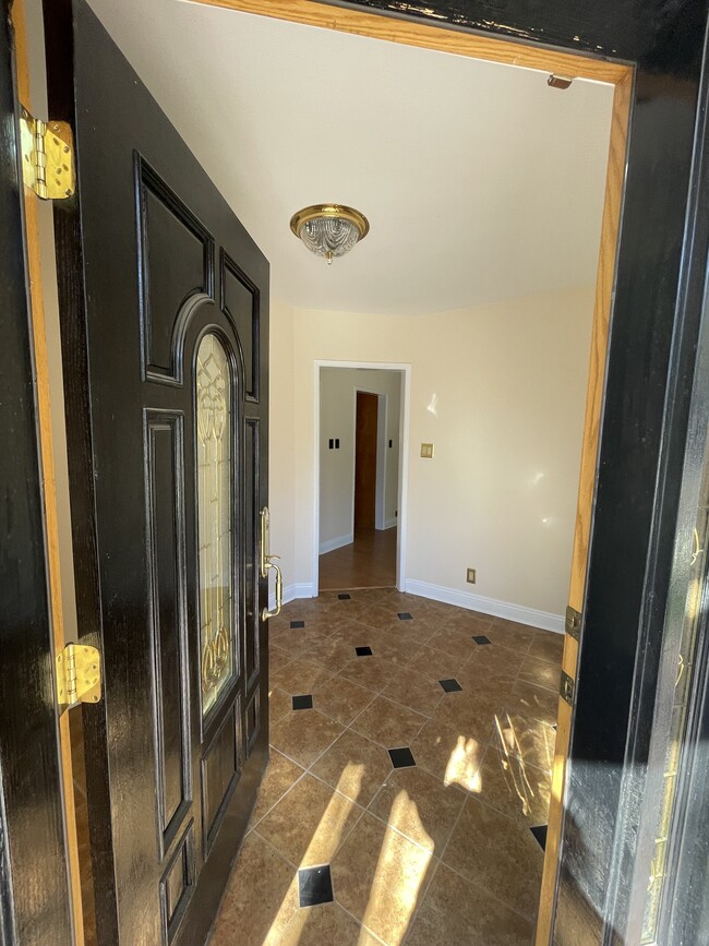 FORMAL FOYER - 1829 Rosita Dr