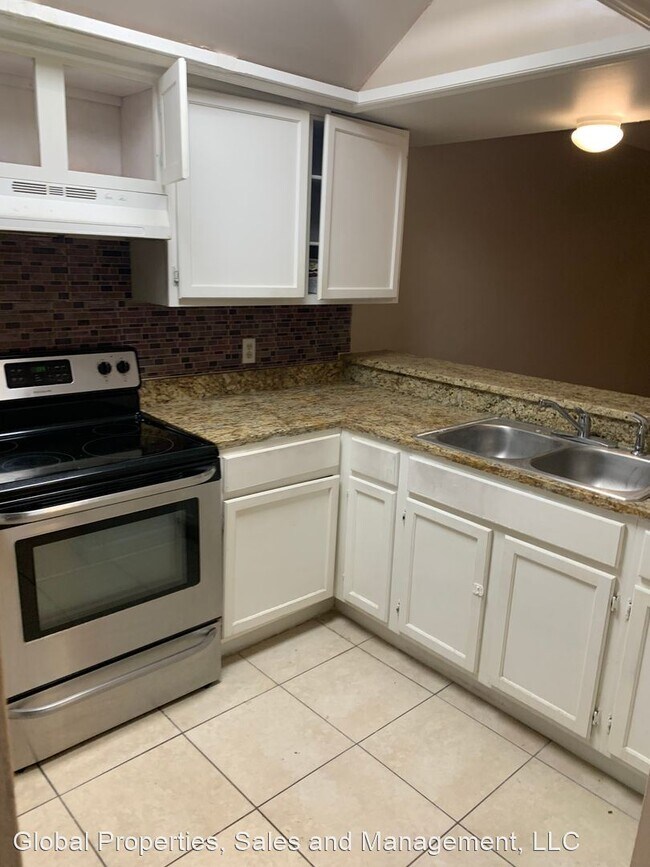 Building Photo - 2 br, 1.5 bath House - 1062 Jack Calhoun D...