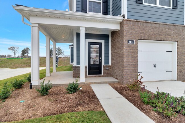 Foto del edificio - BRAND NEW 3 BD 3 BATH MURFREESBORO TOWNHOM...