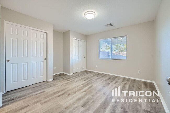 Foto del edificio - 11208 W Devonshire Ave
