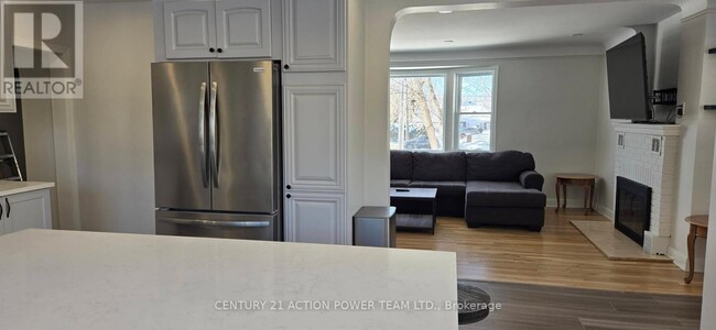 Building Photo - 3195 Riverside Dr.