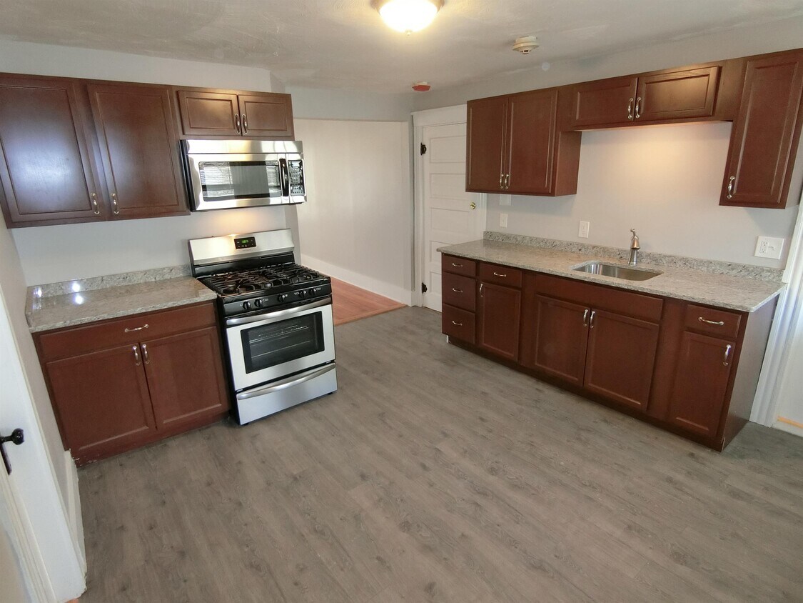 1921 Cross St Unit 213R, Grafton, MA 01560 Room for Rent in Grafton