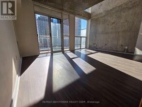 Building Photo - 1029 King St W