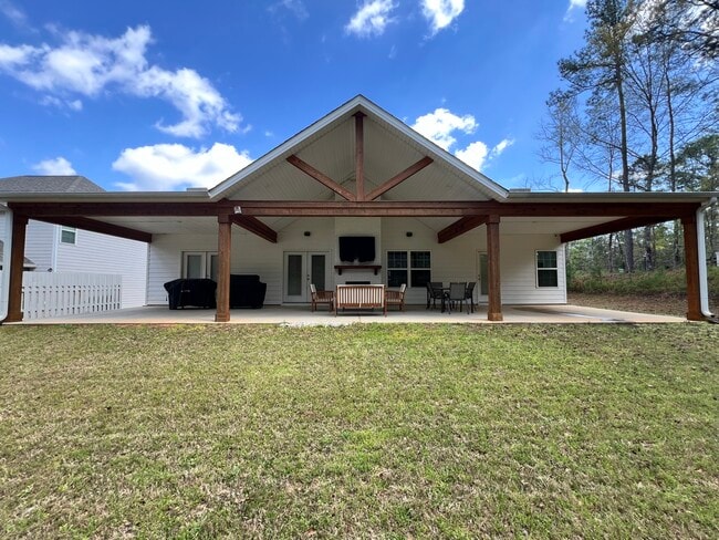Building Photo - 8001 Hayfields Rd