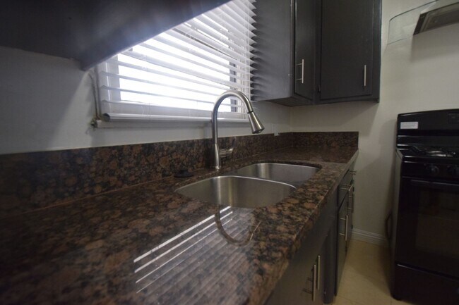 Foto del edificio - 11041 Moorpark St
