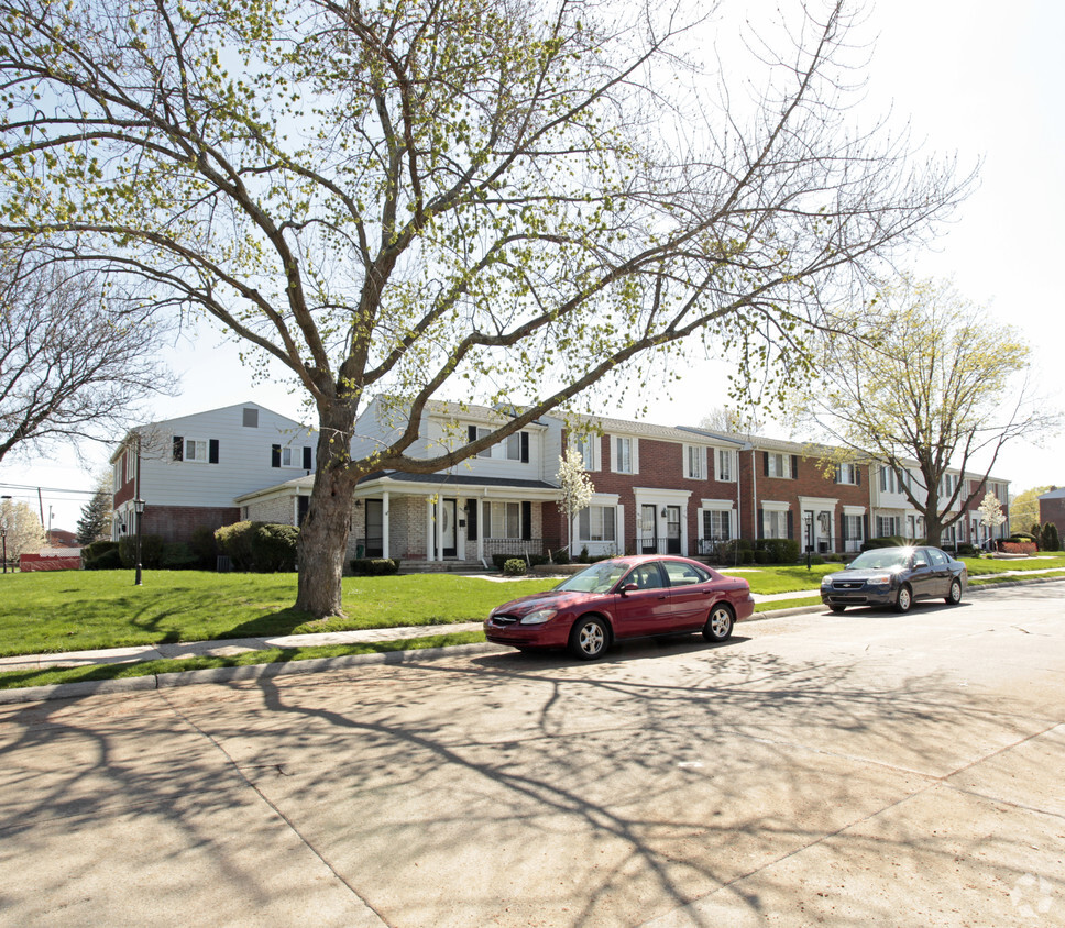 Primary Photo - Georgetown Of Royal Oak