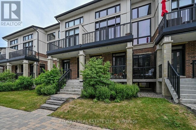Building Photo - 216 Pembina Private