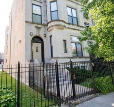 Building Photo - 429 E 45th Pl