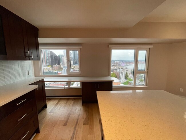 Building Photo - Beautiful Home In Arbor Place Tower