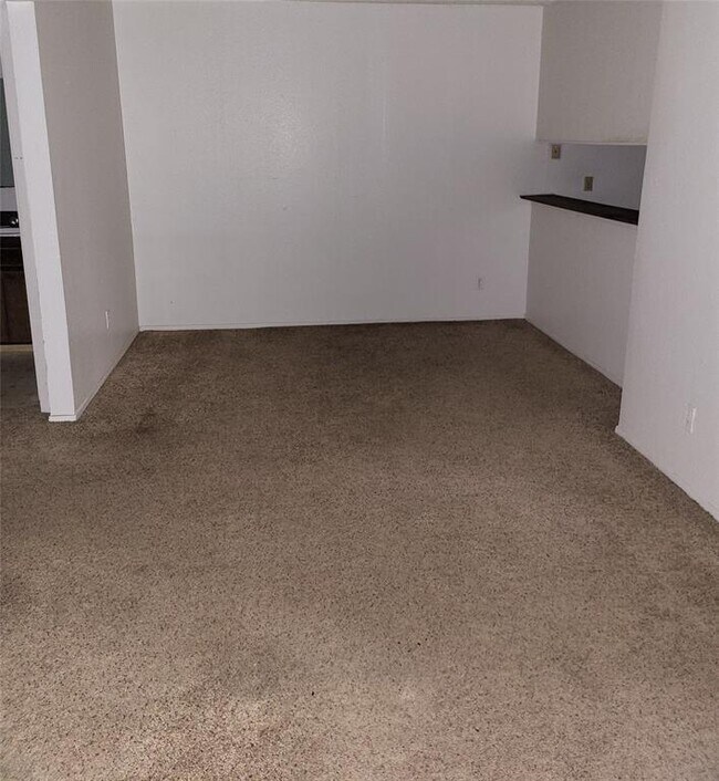 Foto del edificio - 2200 E Trinity Mls Rd