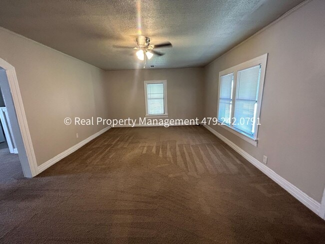 Building Photo - 2705 Jenny Lind Rd