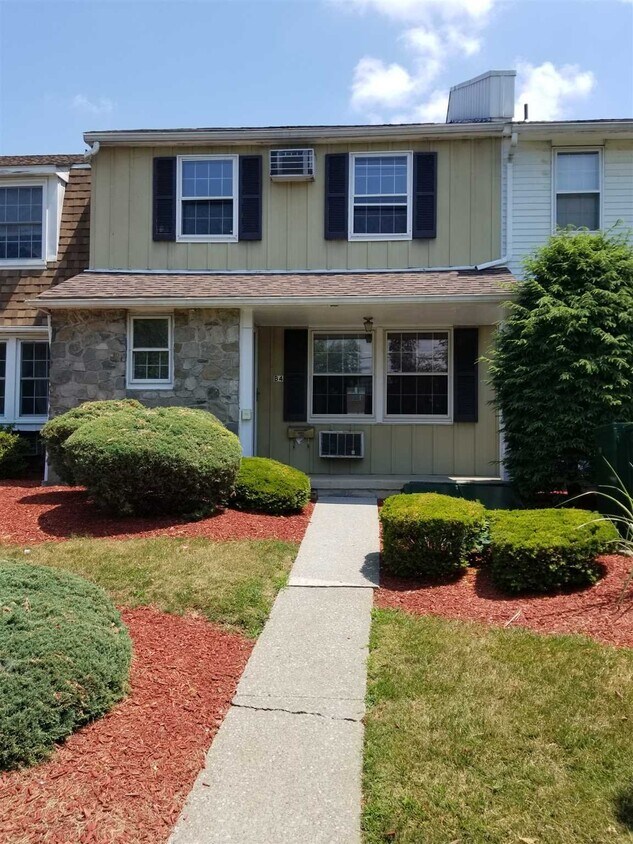 Primary Photo - 274 Hooker Ave