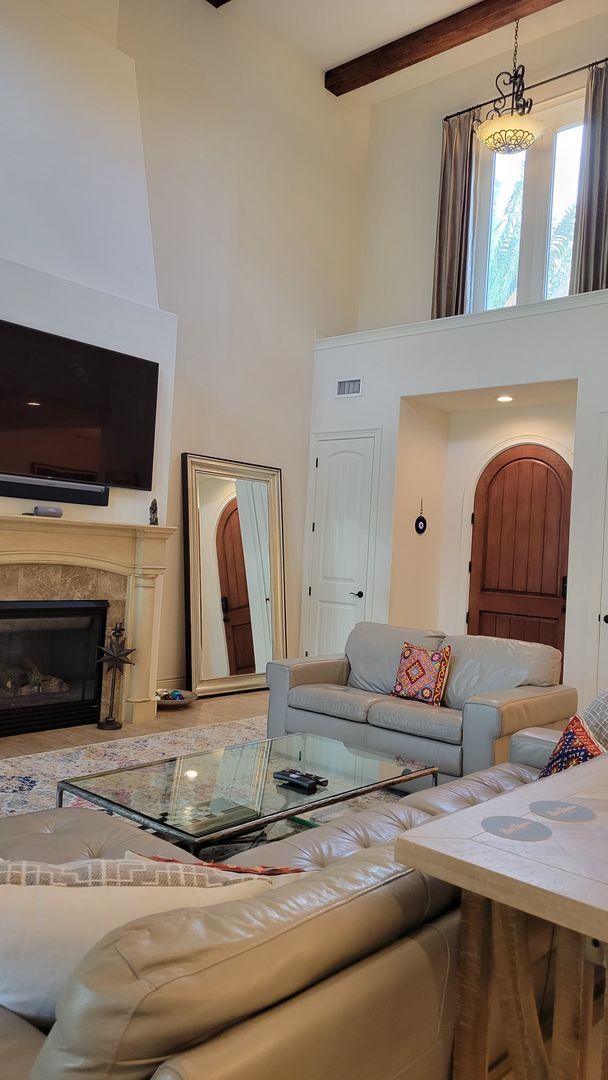 Foto del edificio - Seasonal stunning 5/5 pool home west of trail near Siesta Key!