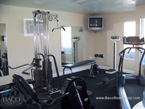 Foto del edificio - 655 Hilltop Dr