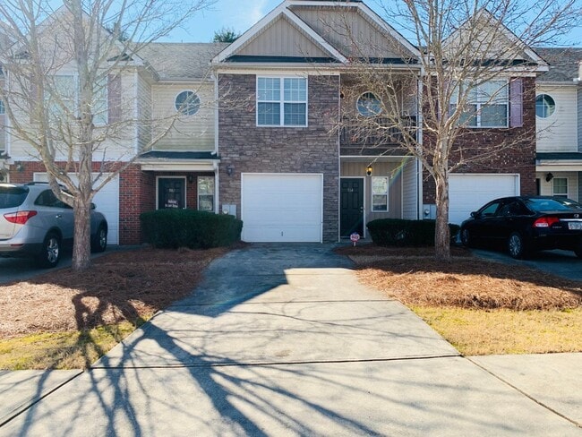Building Photo - Wow! 3 bedroom 2.5 bathroom townhome in Co...