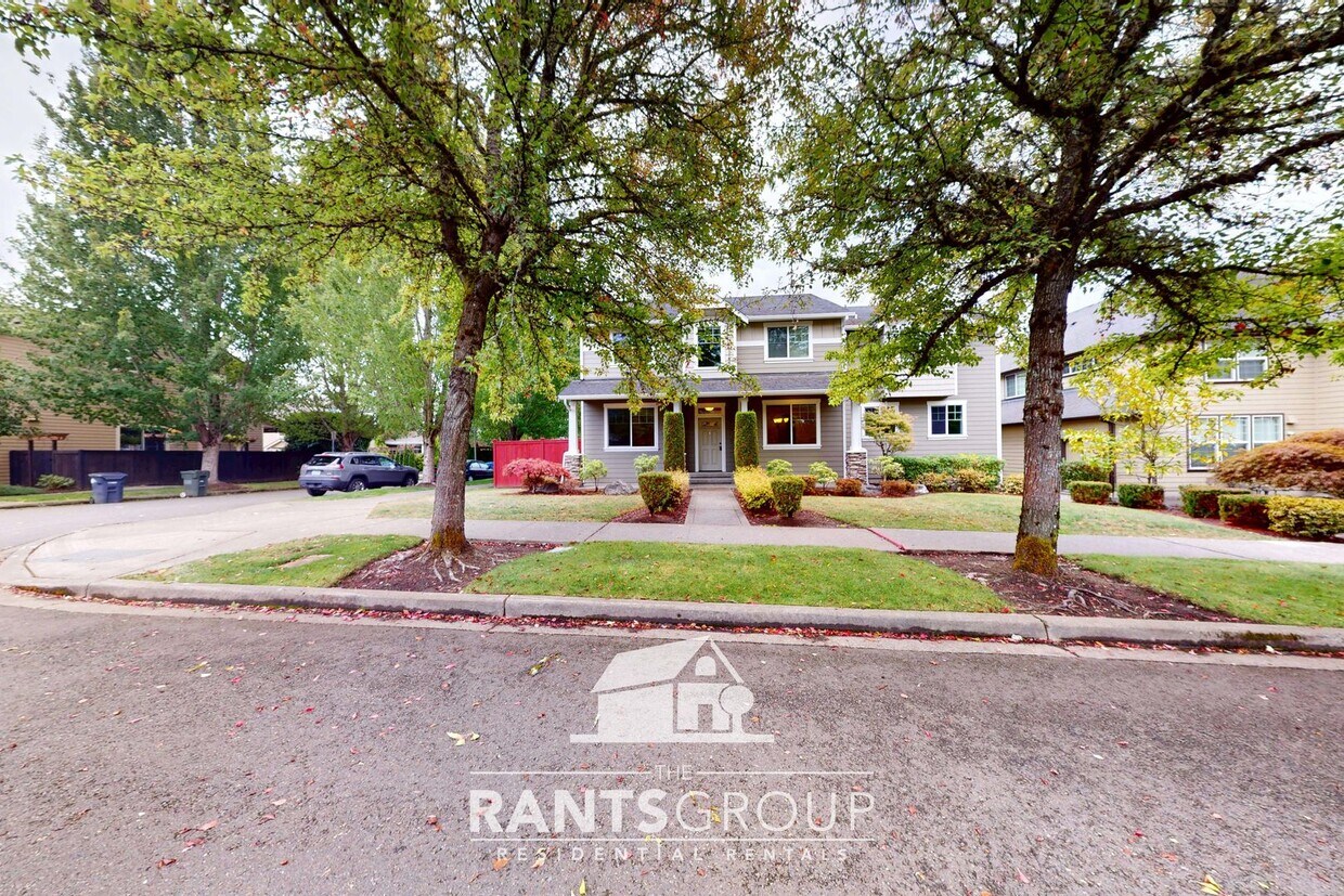 Foto principal - Stunning 4-Bedroom, 2.5 Bathroom Home on a...