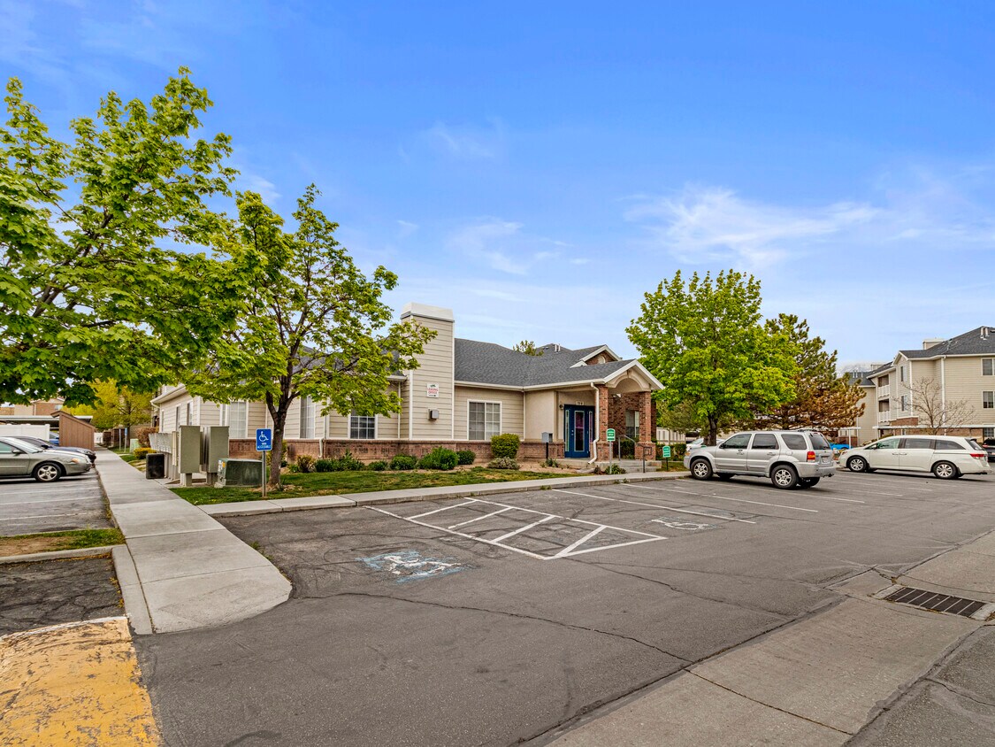 Oakhurst Apartments in Orem, UT