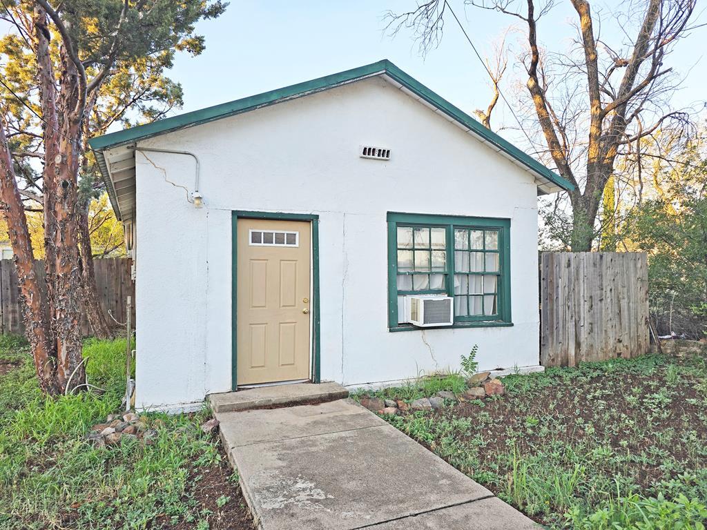 Primary Photo - 706 W Ave E