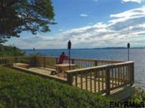 Building Photo - Lovely Lake Rental