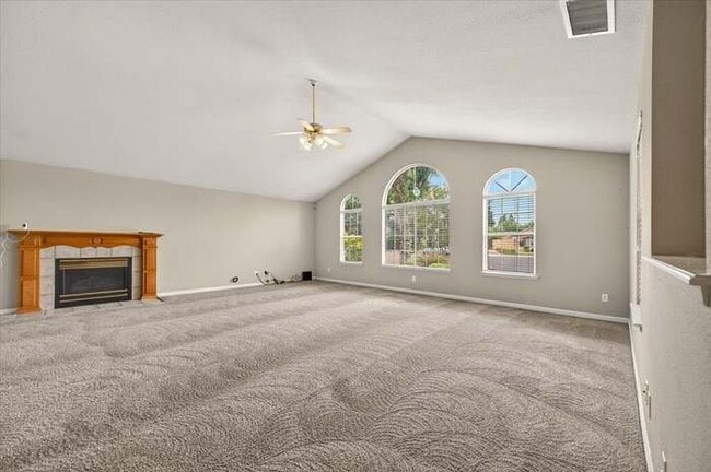 Building Photo - 2375 Fallbrook Ave