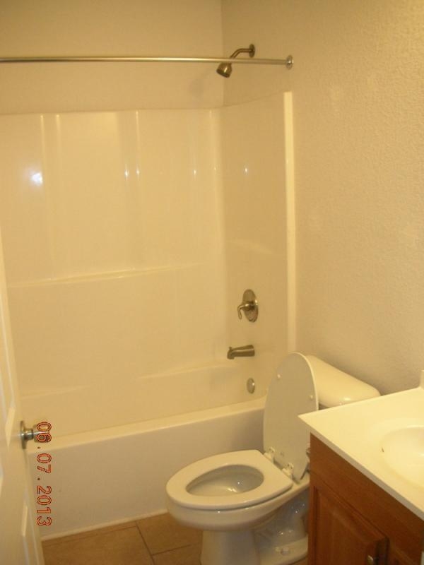 Baño - Shady Heights Apartment Homes