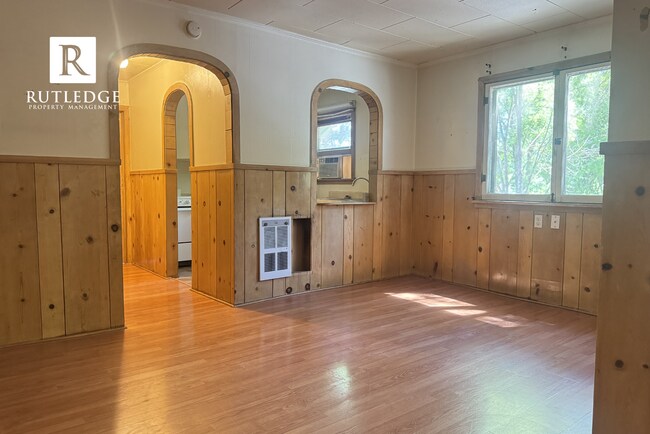 Foto del edificio - East Medford Victorian Upstairs Apartment