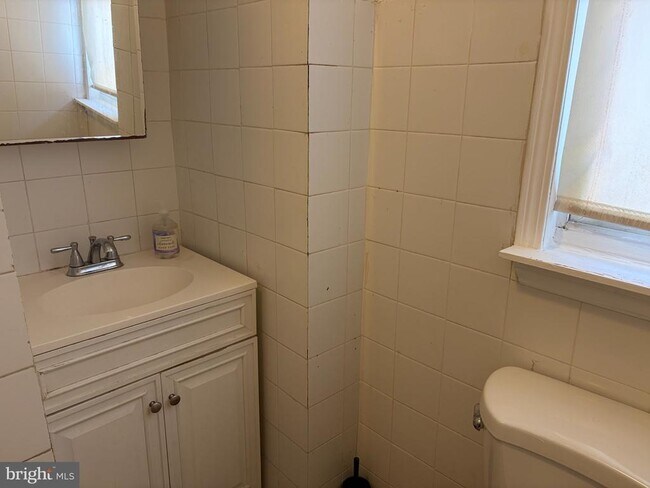 Foto del edificio - 7058 Saybrook Ave