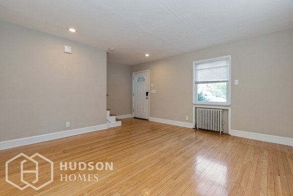 Building Photo - 595 Linden Ave