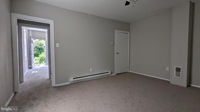 Building Photo - 5351 Priscilla St
