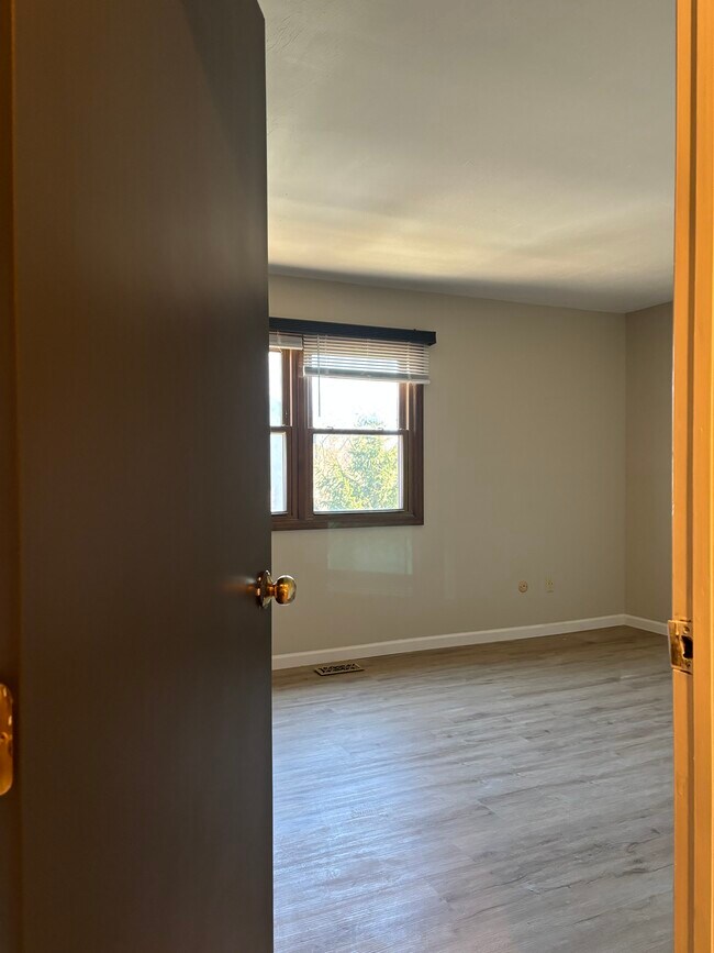 Building Photo - 6698 Willow Grove Ln