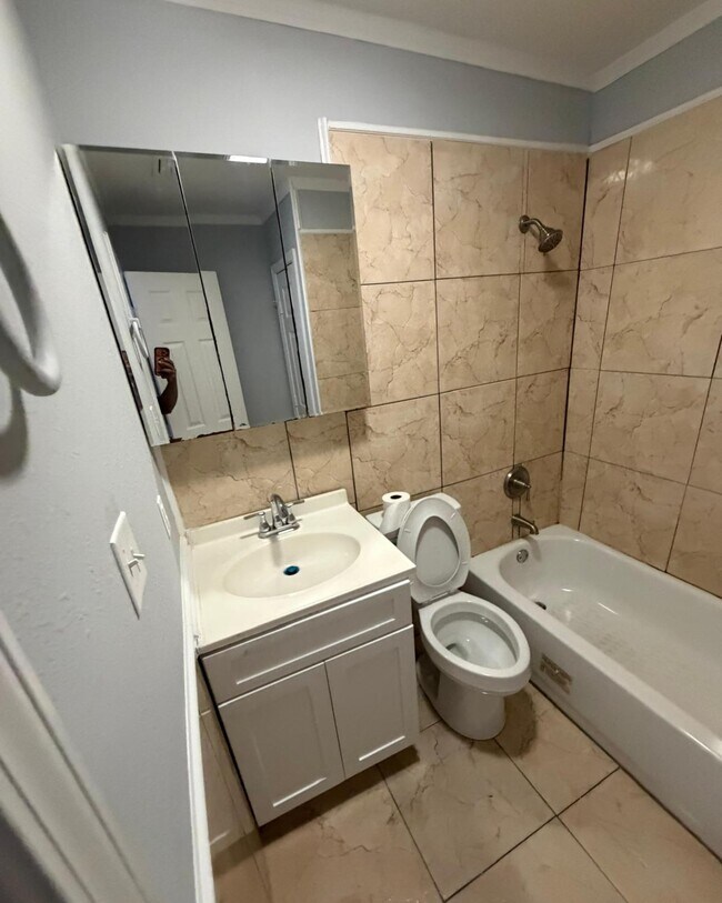 Foto del edificio - 4124 Tugas St