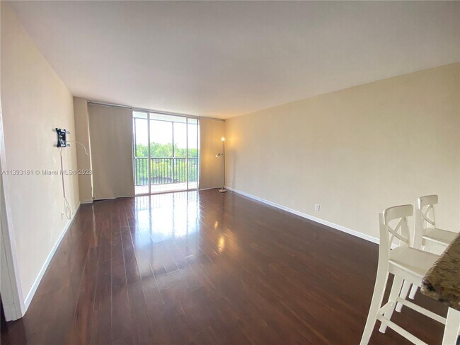 Foto del edificio - 3401 N Country Club Dr