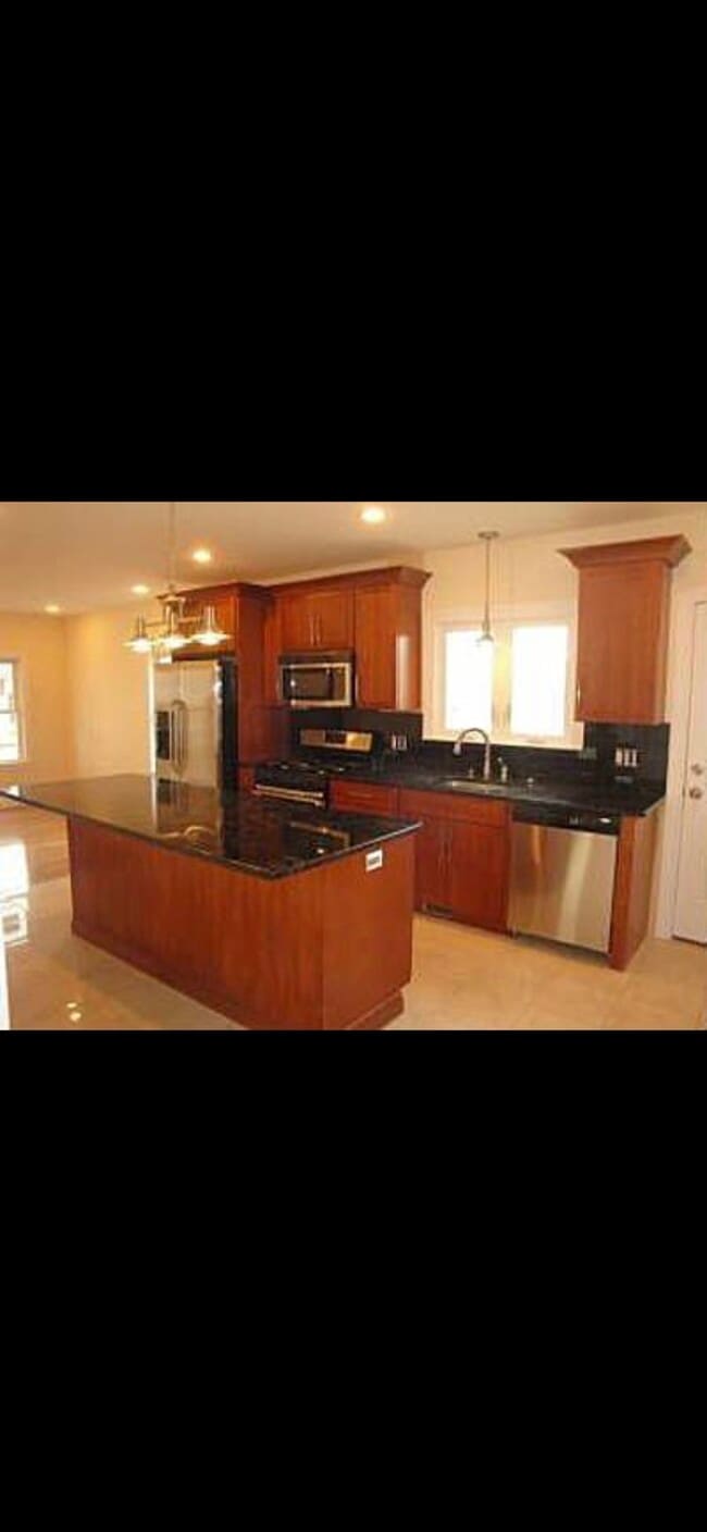 Building Photo - 155 Waverley Ave