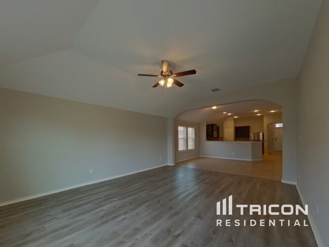 Building Photo - 617 Chickadee Dr