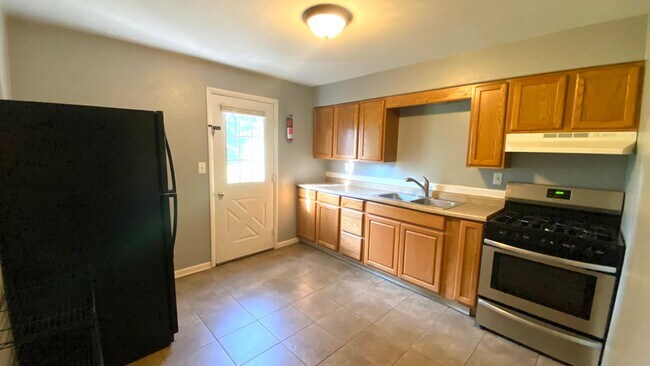 Building Photo - 205 &amp; 207 Briarbrook Drive